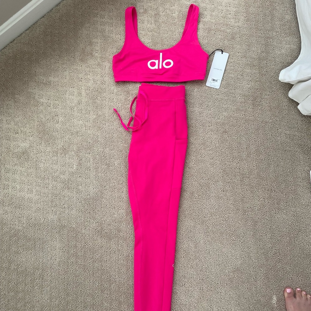 Alo check point 7/8 leggings and matching sports bra Size medium